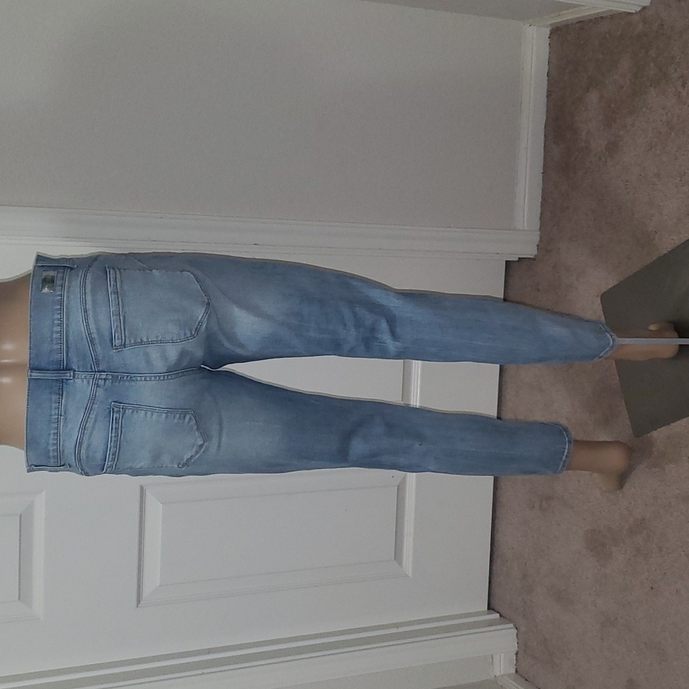 Juicy Couture 8 light wash matchstick straight leg ankle length